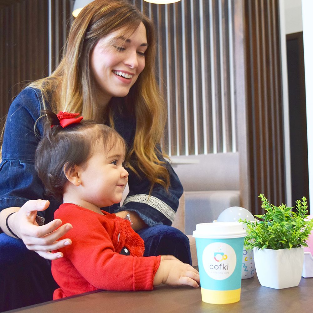 Familias conviviendo en el interior de Cofki